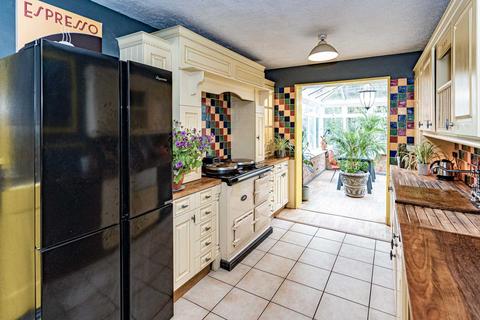 14 Bishops Field, Aston Clinton, Aylesbury, HP22 5BB