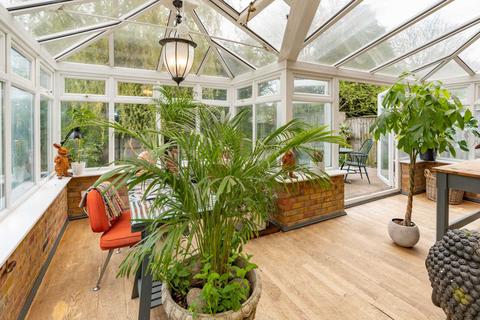 14 Bishops Field, Aston Clinton, Aylesbury, HP22 5BB