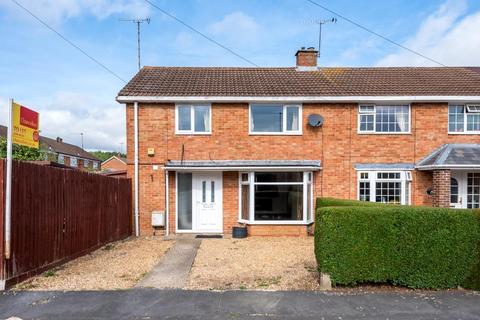 3 bedroom end of terrace house to rent, Coventon Road,  Aylesbury,  HP19