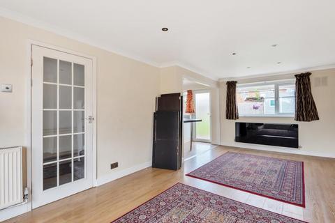 3 bedroom end of terrace house to rent, Coventon Road,  Aylesbury,  HP19