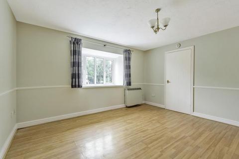 2 bedroom apartment to rent, Rembrandt Way,  Reading,  RG1