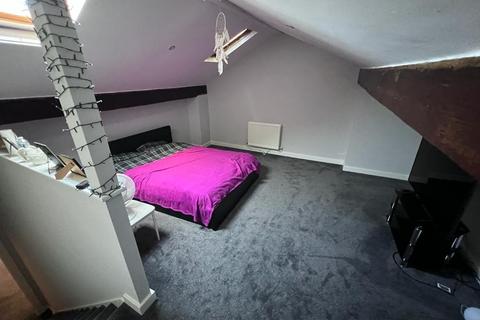 3 bedroom apartment to rent, Market St, Hindley