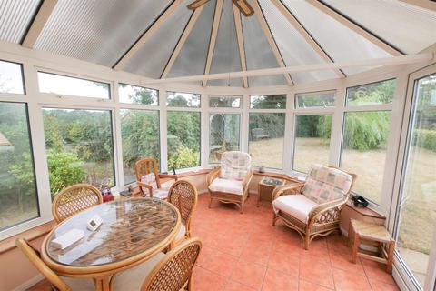 4 Buckingham Close, Martlesham, Woodbridge, IP12 4SX