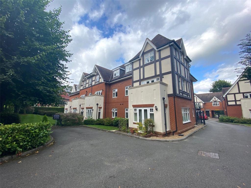 Warwick Place, Wray Common Road... 2 bed apartment £1,300 pcm (£300 pw)