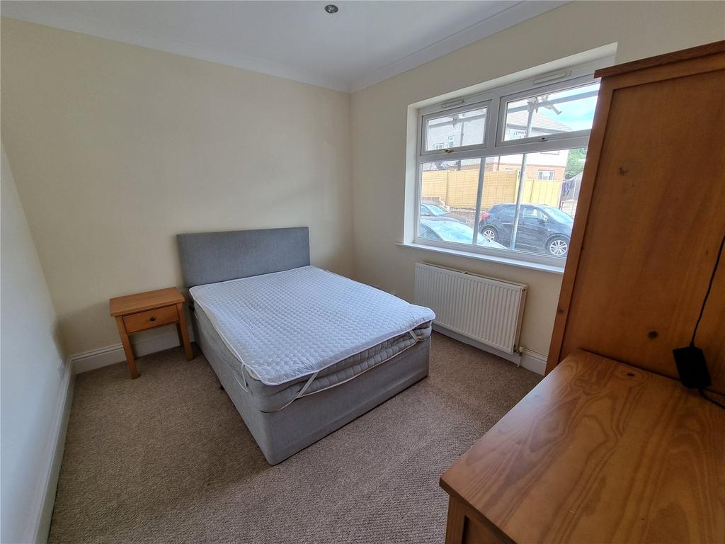 Victoria Road, Redhill, Surrey, RH1 Property £650 pcm (£150 pw)