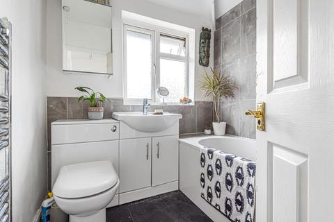 34 Alvescot Road, Swindon, SN3 1BL