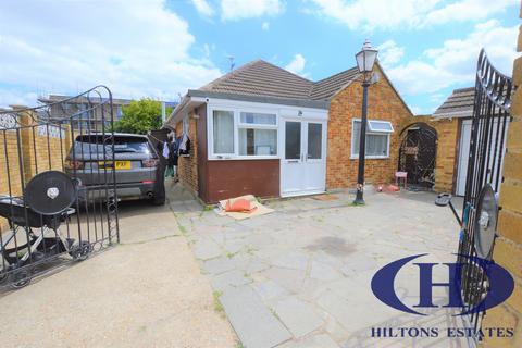4 bedroom detached bungalow for sale, Bankside, Southall