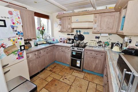 17 Cypress Path, Romford, RM3 8BD