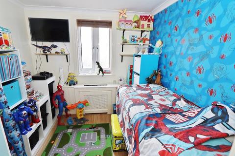 17 Cypress Path, Romford, RM3 8BD