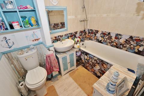 17 Cypress Path, Romford, RM3 8BD