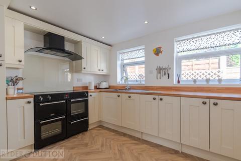 29 Thorpe Close, Austerlands, Oldham, OL4 3QL