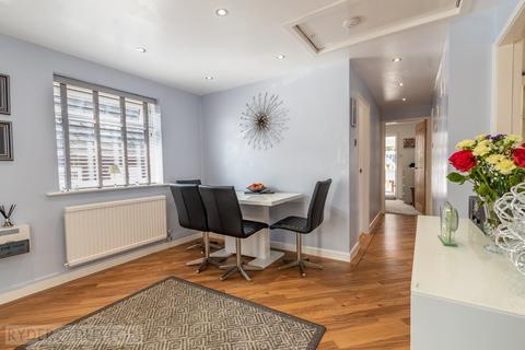 29 Thorpe Close, Austerlands, Oldham, OL4 3QL