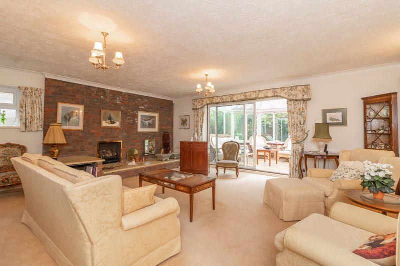 Hillbury Road, Warlingham 3 bed detached bungalow £750,000
