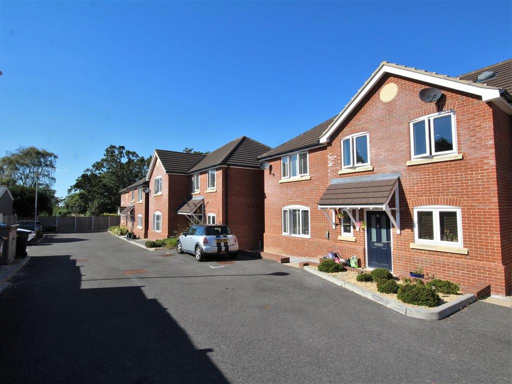 Leverett Gardens, Oakdale, POOLE, BH15 3 bed end of terrace house £