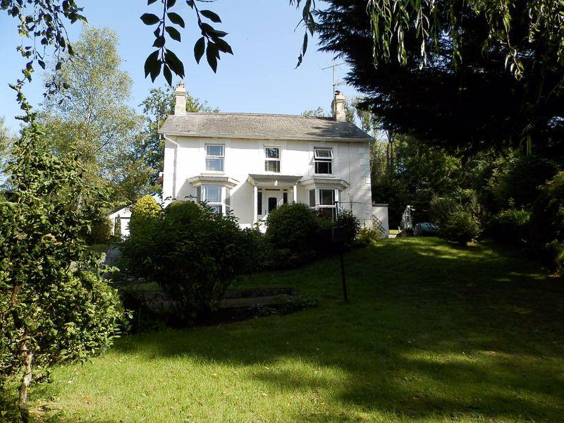 Ponthirwaun, Cardigan 4 bed detached house £399,950
