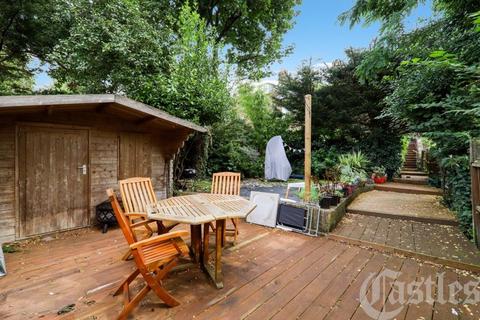 25b Albany Road, London, N4 4RR