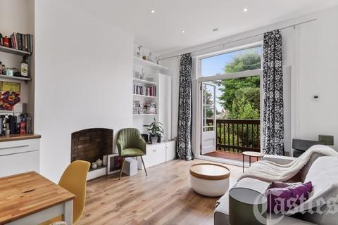 25b Albany Road, London, N4 4RR