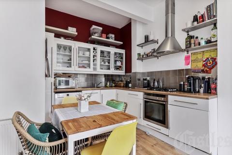 25b Albany Road, London, N4 4RR