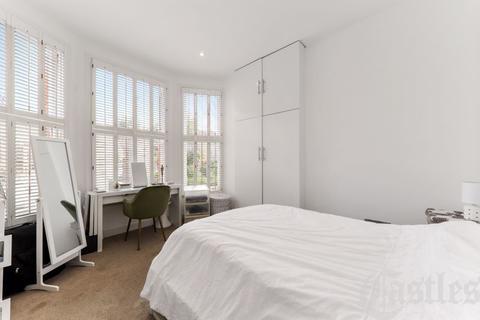 25b Albany Road, London, N4 4RR