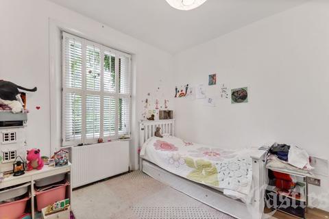 25b Albany Road, London, N4 4RR