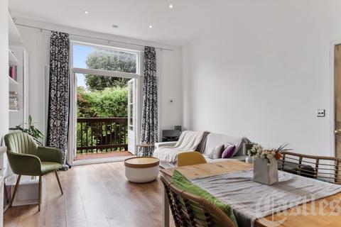 25b Albany Road, London, N4 4RR