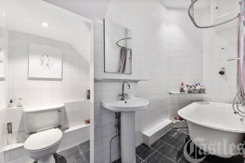 25b Albany Road, London, N4 4RR