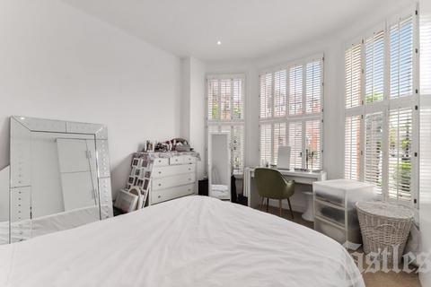 25b Albany Road, London, N4 4RR