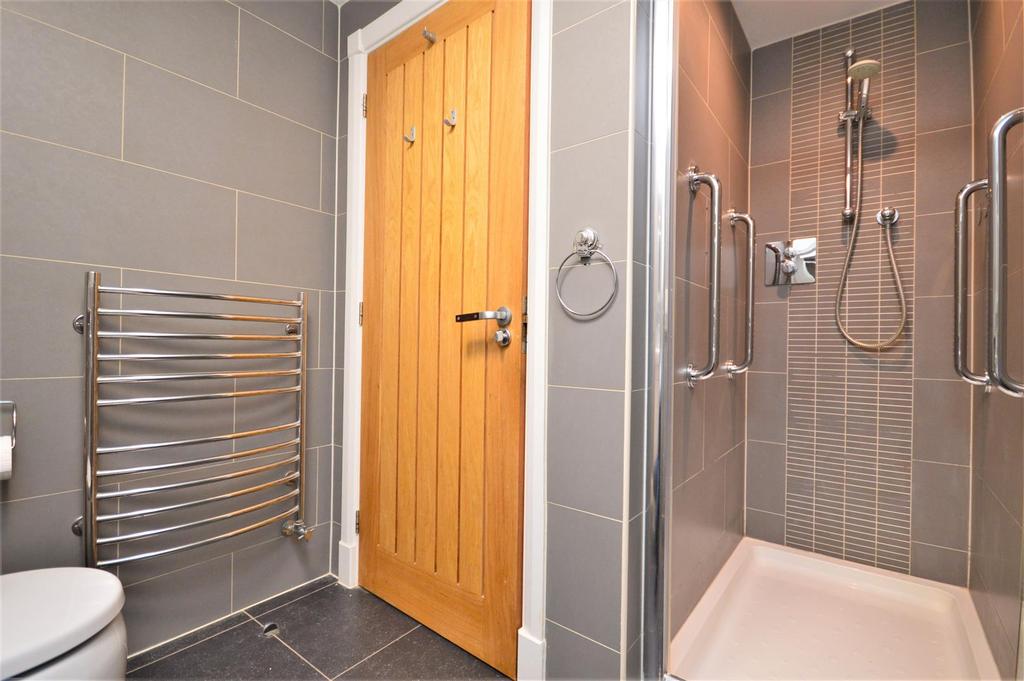 08 en suite.JPG