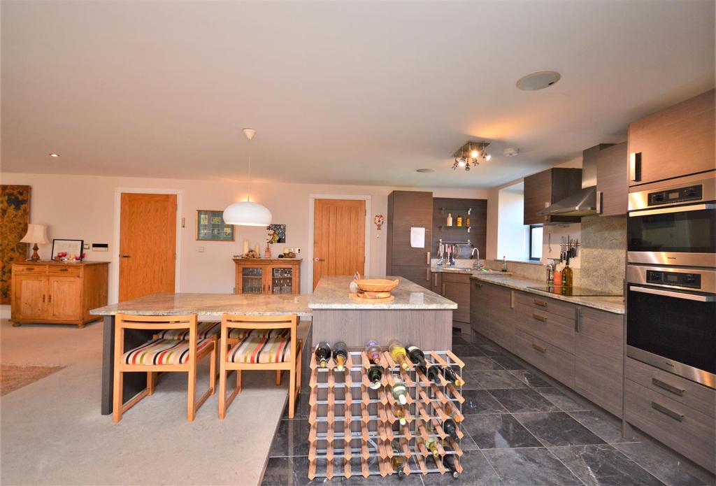 06 kitchen area.JPG