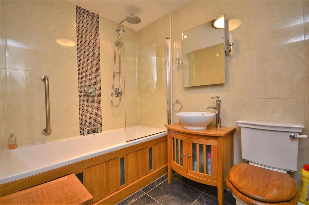 12 bathroom.JPG