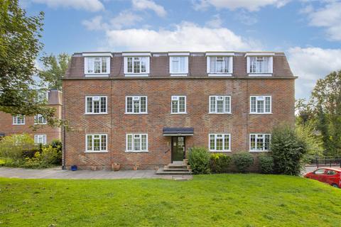 27 Craigmount, Radlett, WD7 7LW