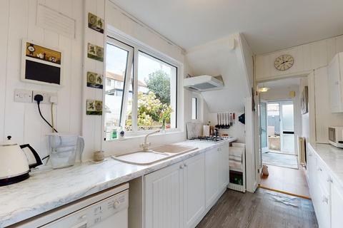 10 Roosevelt Road, Dover, CT16 2BT