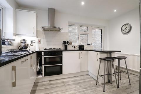 2 Staple Close, Bexley, DA5 2BY