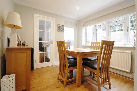 2 Staple Close, Bexley, DA5 2BY