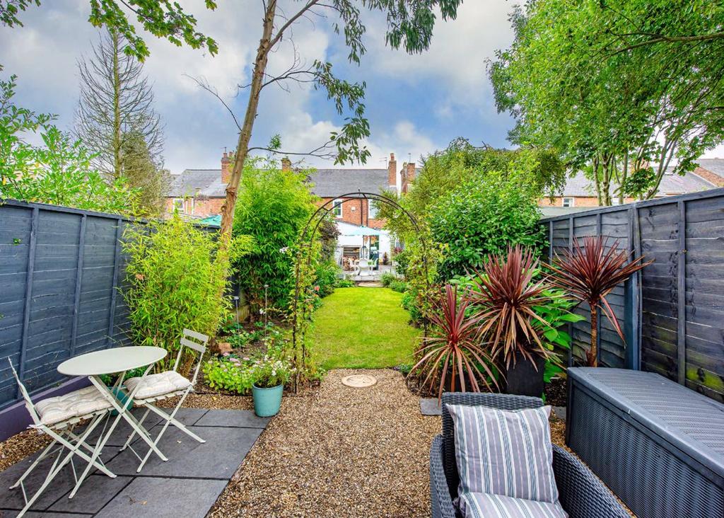 Reservoir View, 52, Limes Road, Tettenhall, Wolverhampton, WV6 2 bed