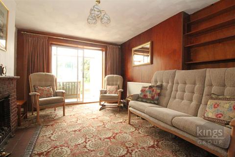 2 Latton Green, Harlow, CM18 7ES