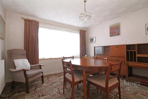 2 Latton Green, Harlow, CM18 7ES
