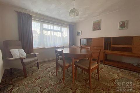 2 Latton Green, Harlow, CM18 7ES