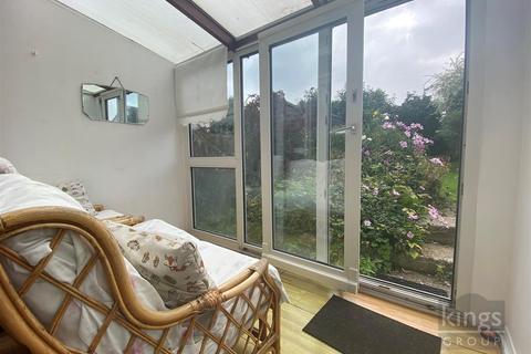 2 Latton Green, Harlow, CM18 7ES