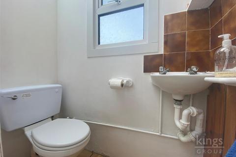2 Latton Green, Harlow, CM18 7ES