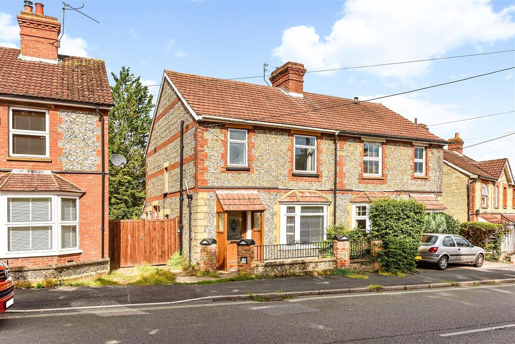 Cross Lane, Andover 3 bed semidetached house £310,000