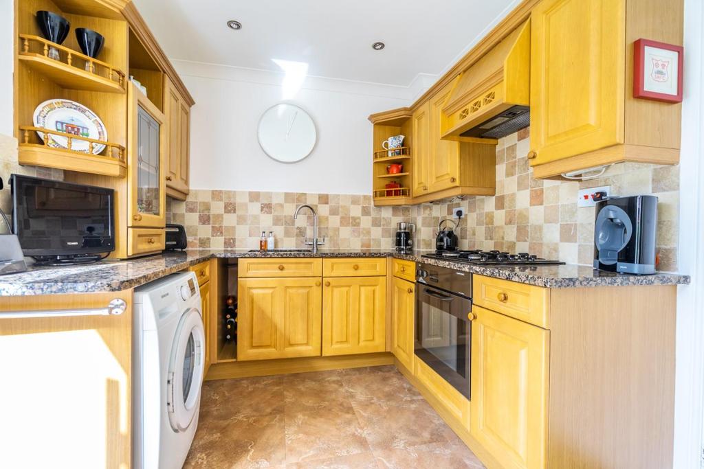 St. Andrew Place, York 2 bed end of terrace house £350,000