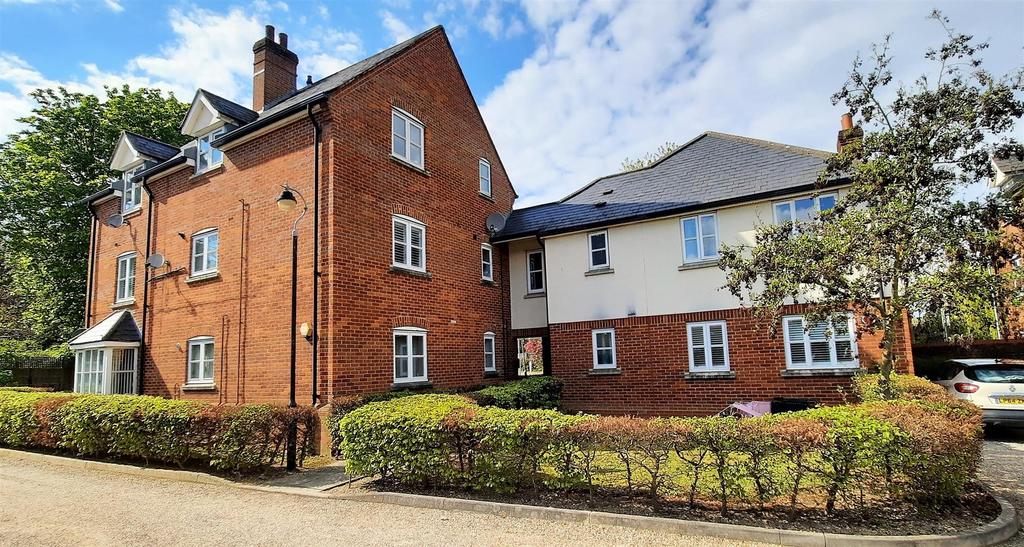 Hoddesdon Road, Stanstead Abbotts, Ware 2 bed apartment £1,350 pcm (£312 pw)