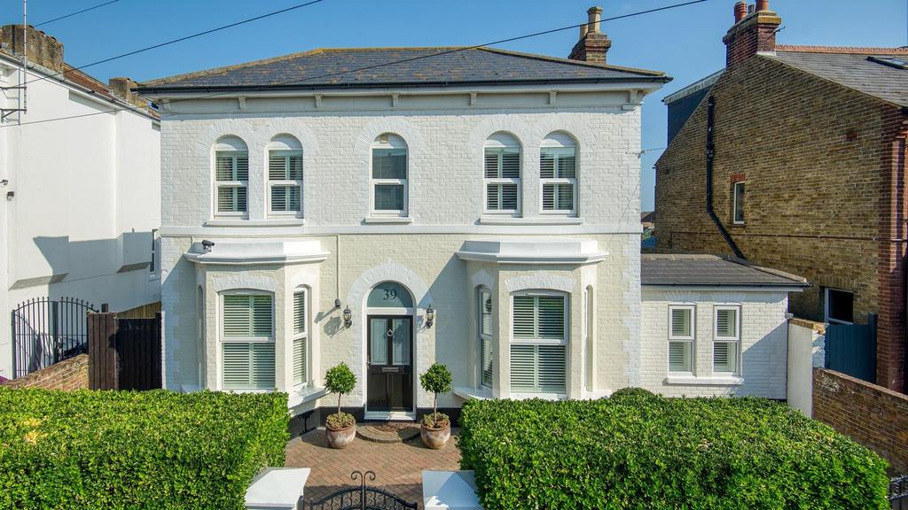 Gladstone Road, Broadstairs 4 bed detached house £900,000