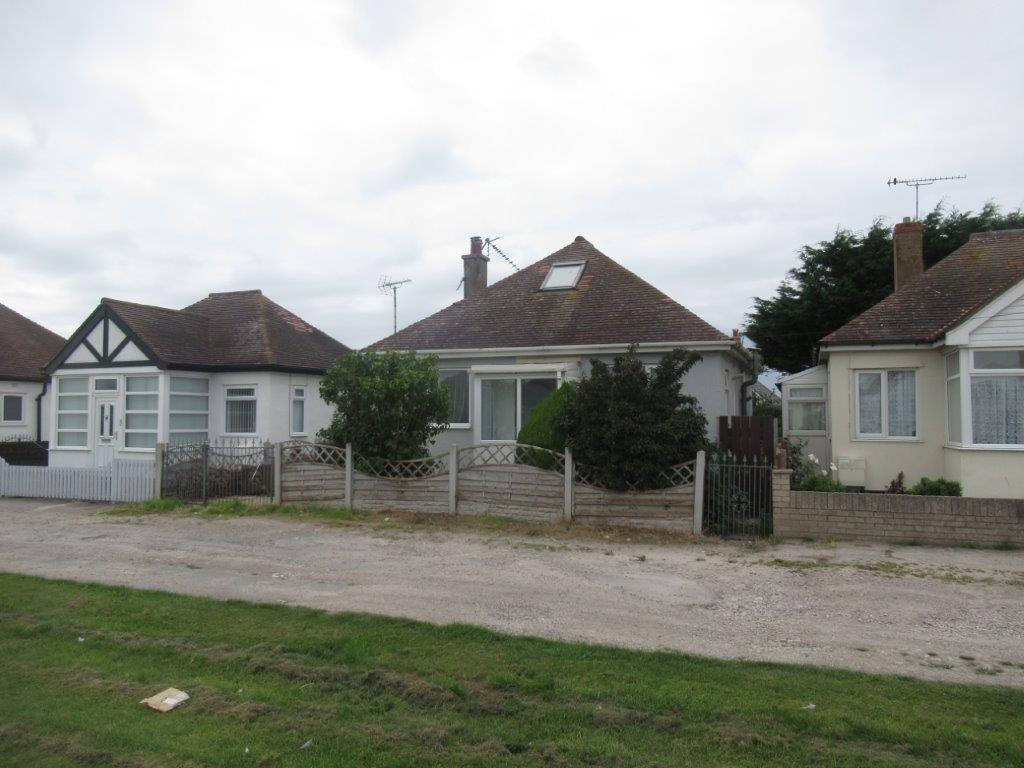 Trefor Avenue, Sandy Cove, Kinmel Bay 3 bed detached bungalow £130,000