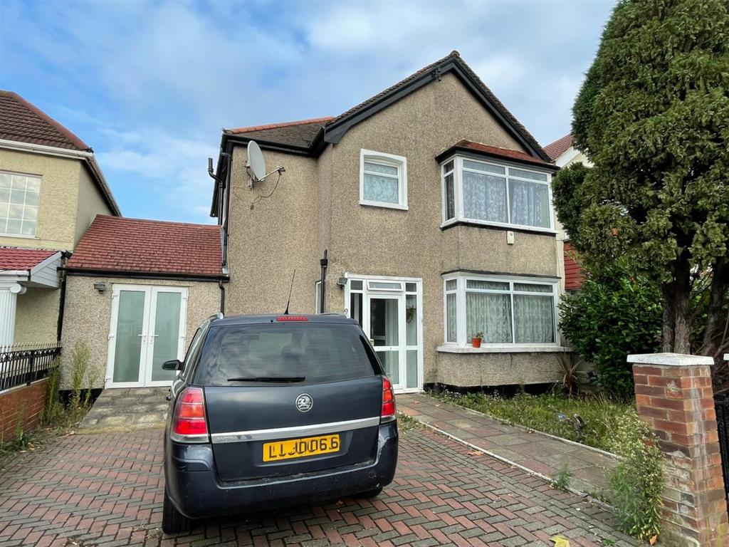 Green Lane, Thornton Heath 4 bed semidetached house £2,000 pcm (£462 pw)