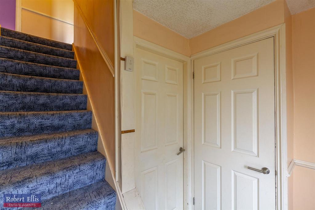 Hanley Avenue, Bramcote, Nottingham 3 bed house £175,000