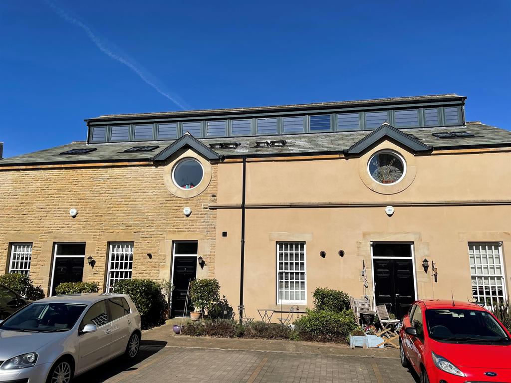 Clifford Drive, Menston, Ilkley, LS29 3 bed townhouse £350,000