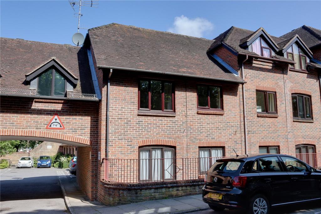 Abbey Street, Farnham, GU9 1 bed apartment £750 pcm (£173 pw)