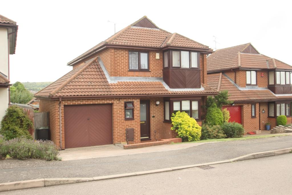 Charndon Close, Bramingham, Luton, LU3 4 bed detached house £1,600